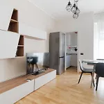 Guesthost - Stylish Flat In Navigli District Milão