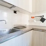 Guesthost - Stylish Flat In Navigli District Apartamento Milão