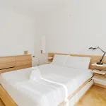 Guesthost - Stylish Flat In Navigli District * Milão