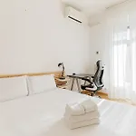 Guesthost - Stylish Flat In Navigli District Milão