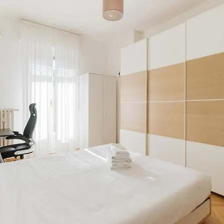 Guesthost - Stylish Flat In Navigli District Mailand