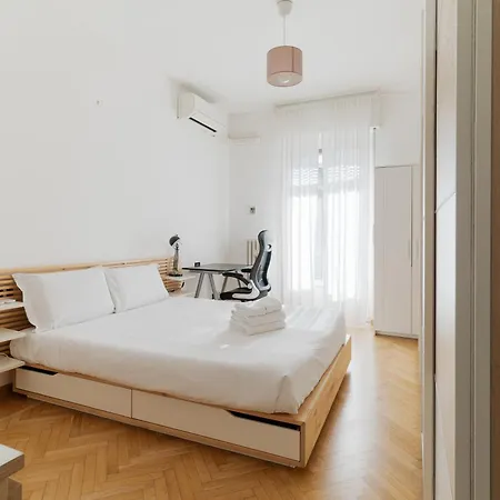 Guesthost - Stylish Flat In Navigli District * ميلان