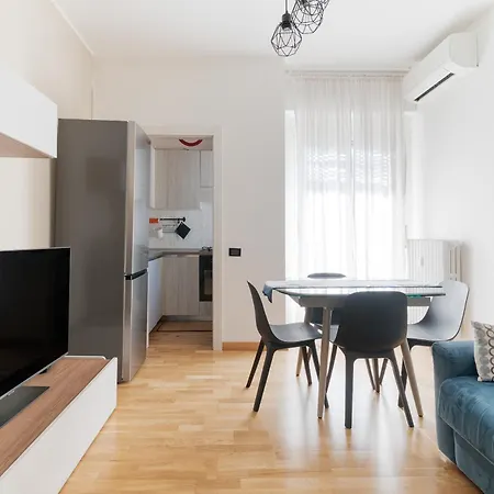 Guesthost - Stylish Flat In Navigli District Апартаменты *