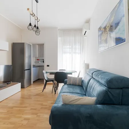 Guesthost - Stylish Flat In Navigli District شقة