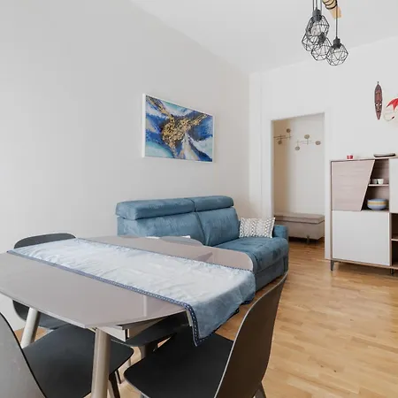 Guesthost - Stylish Flat In Navigli District *