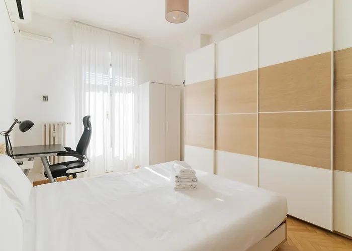 Guesthost - Stylish Flat In Navigli District ميلان