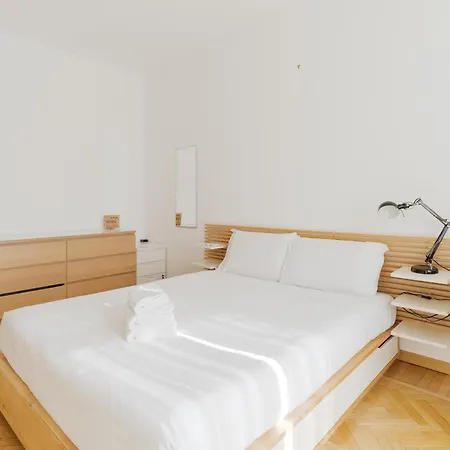 Guesthost - Stylish Flat In Navigli District * Milan